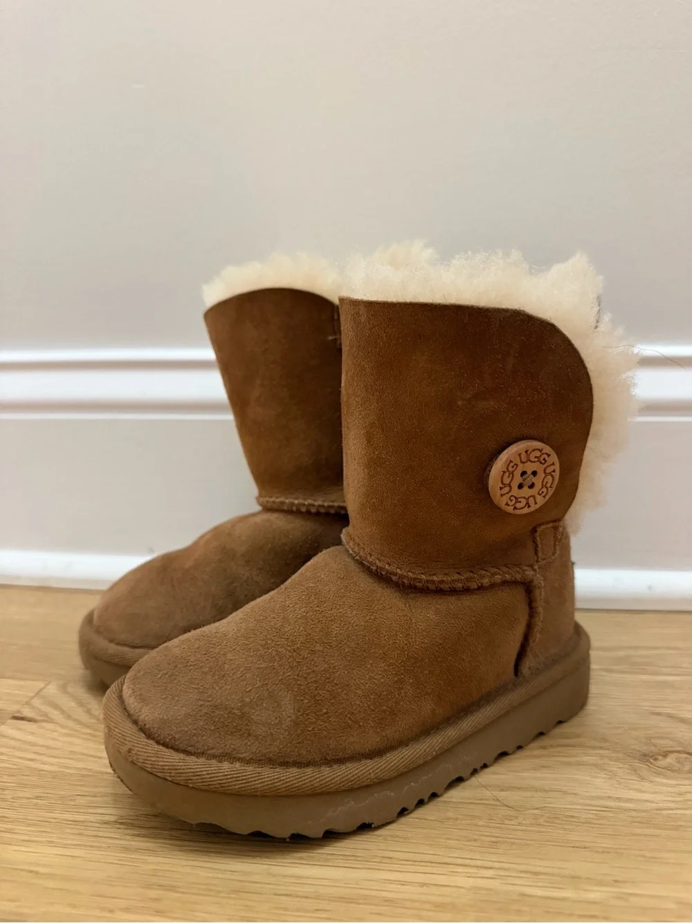 UGG Bailey Button II Kids Chestnut Suede Sheepskin Boot